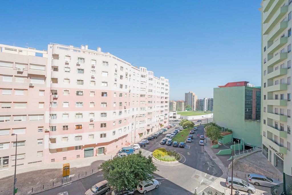 1-Minute Walk To The Metro And 2 To The Supermarket Lisboa Εξωτερικό φωτογραφία